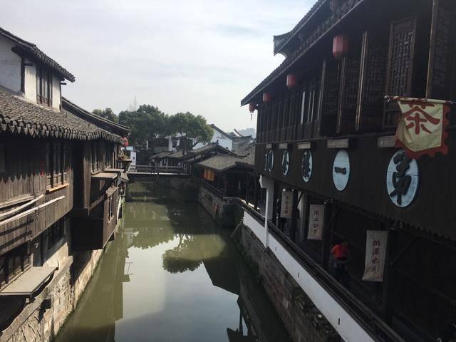 萌娃见邻座吃锅盔口水直流，儿科医生：正常现象！能喂孩子吃一些吗？